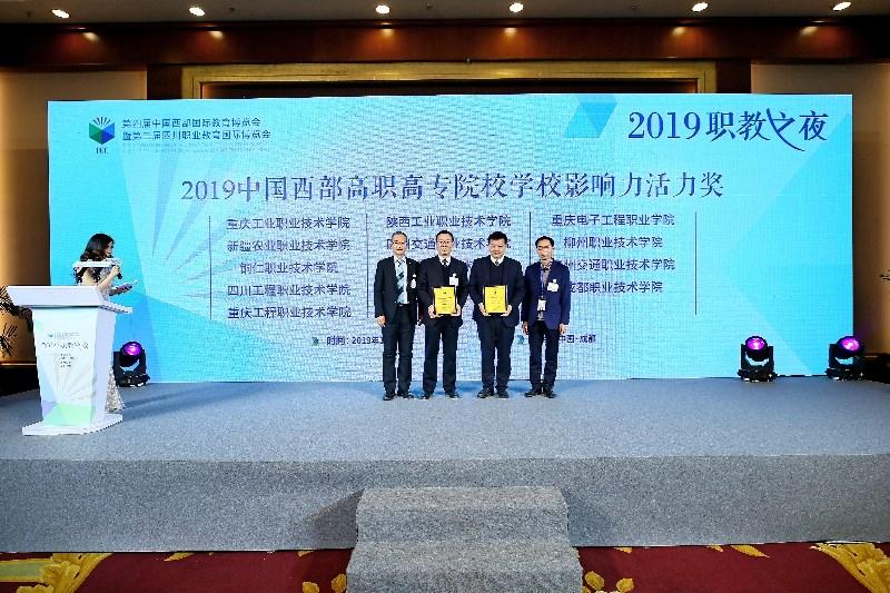 1683973032_$1577070204181061329.jpg 1683973032.jpg