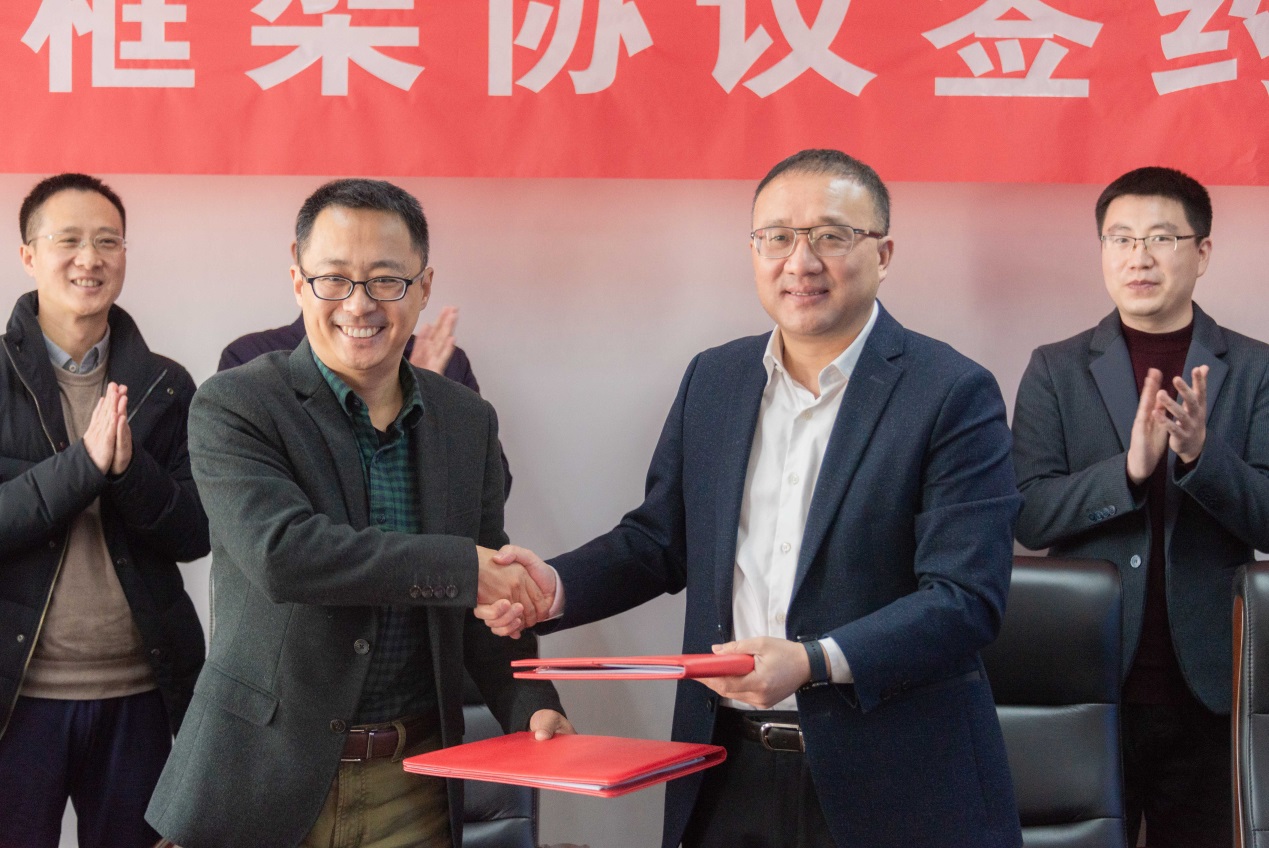 说明: E:\0杨馨\0规划与产教融合发展中心\产教融合\会议\武汉光谷卓越科技股份有限公司 四川交通职业技术学院\12.2校企合作签约仪式秦凯伦\DSC_2749.jpg